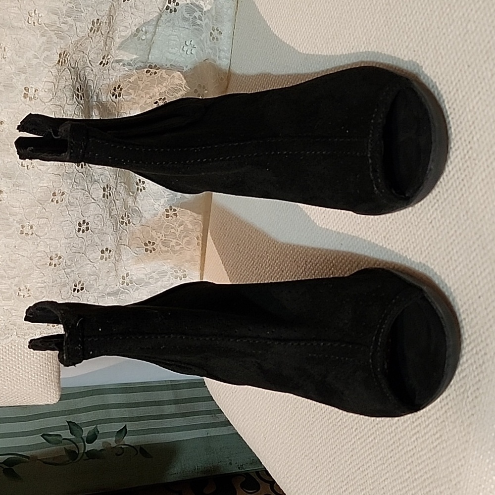 Women's NWOT Open Toe Booties size 8M